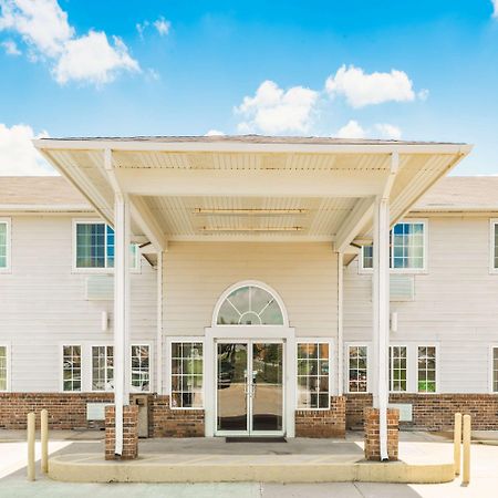 Super 8 By Wyndham Platte City Kansas City Area Exterior photo